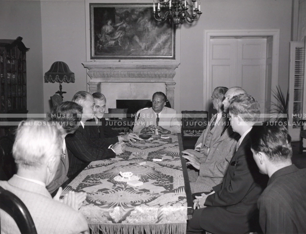 1949_004_035