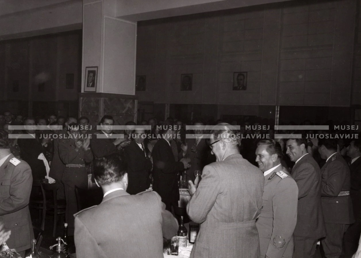 1951_012_022
