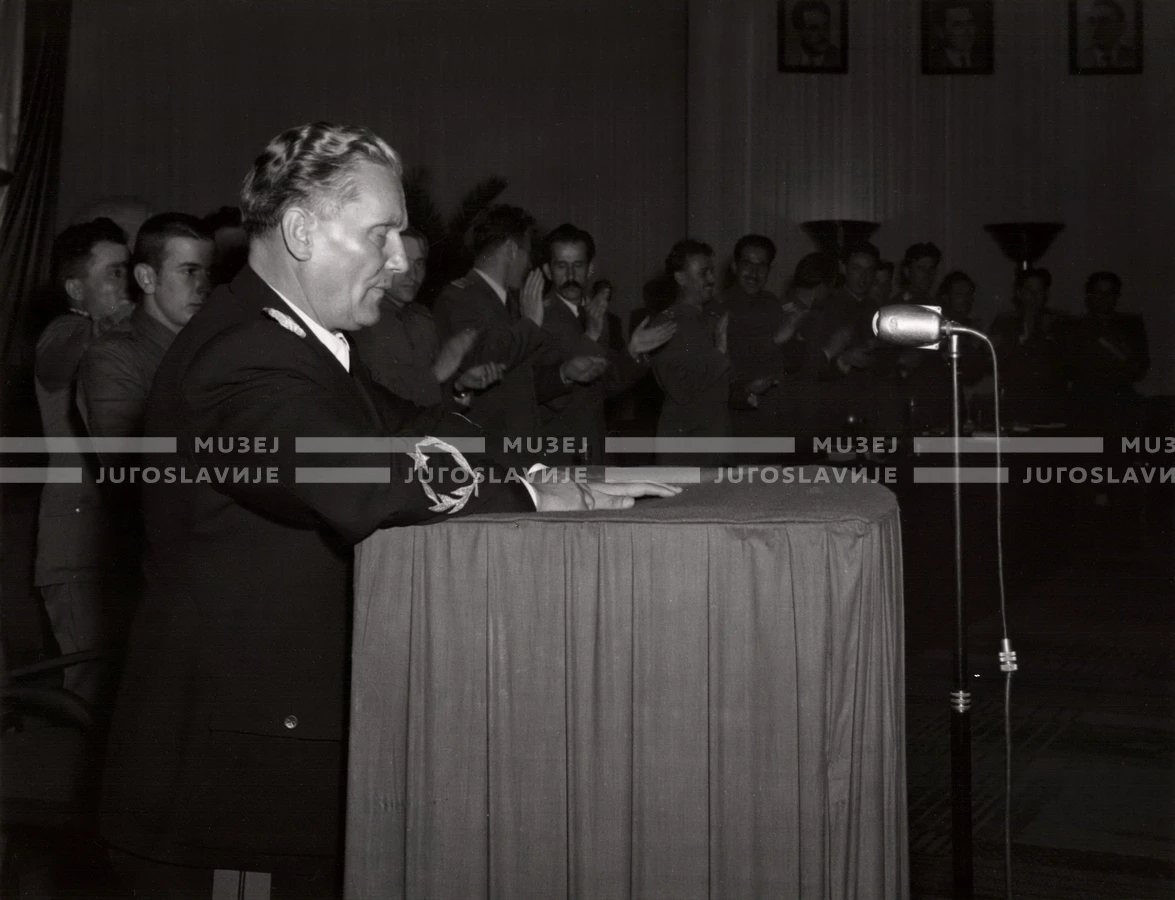 1949_003_059