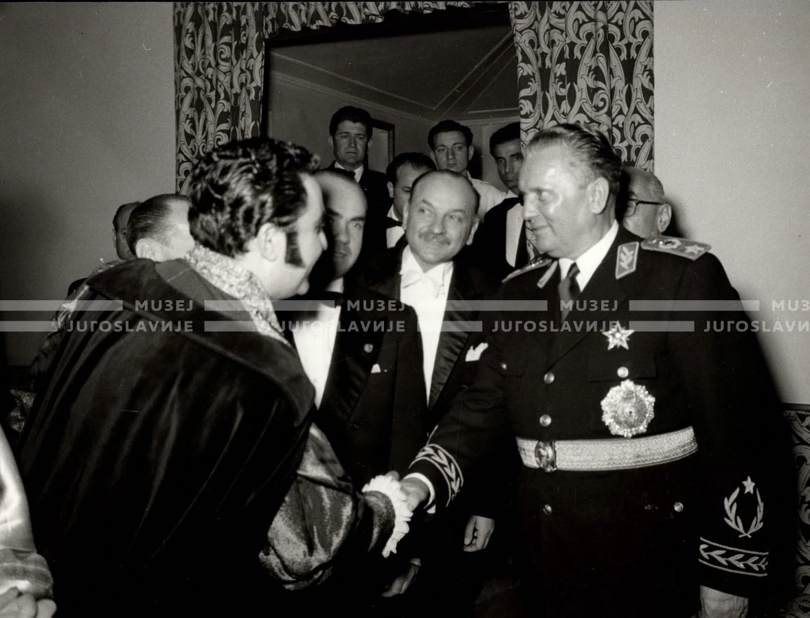 1954_027_085