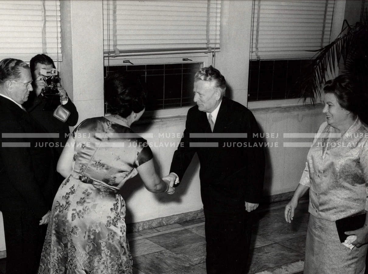 1964_252_175