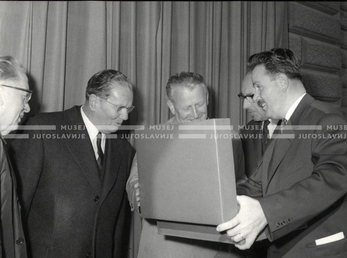 1964_252_201