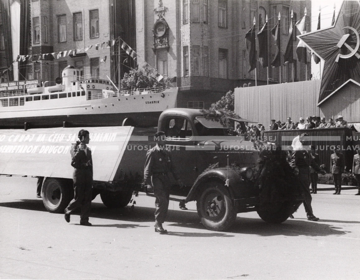 1949_003_042