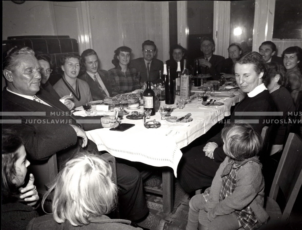 1953_025_098