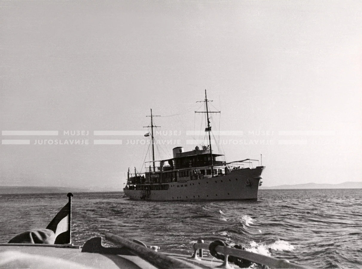 1948_001_142