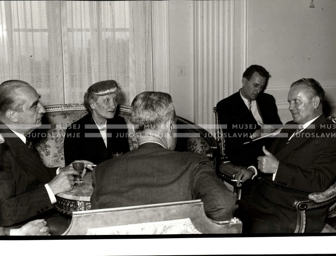 1954_028_064