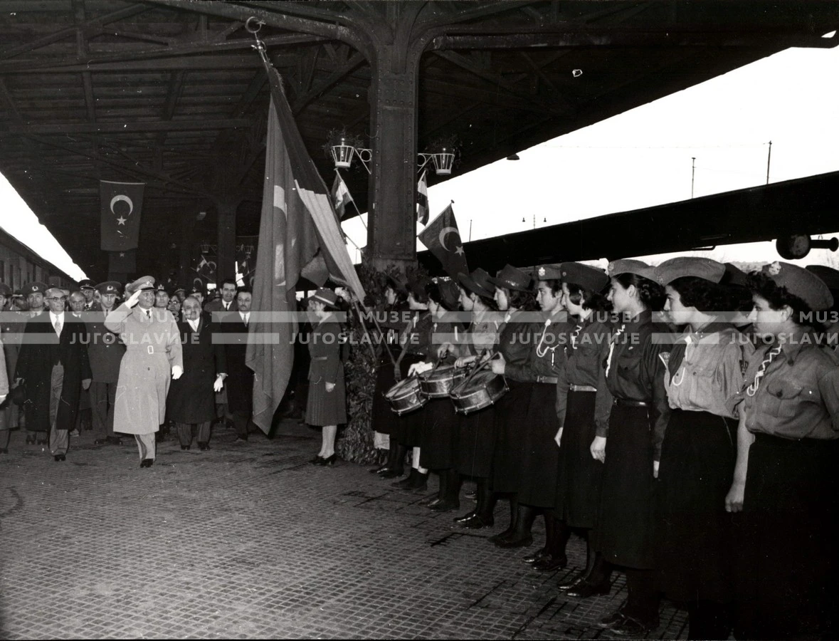 1954_027_095