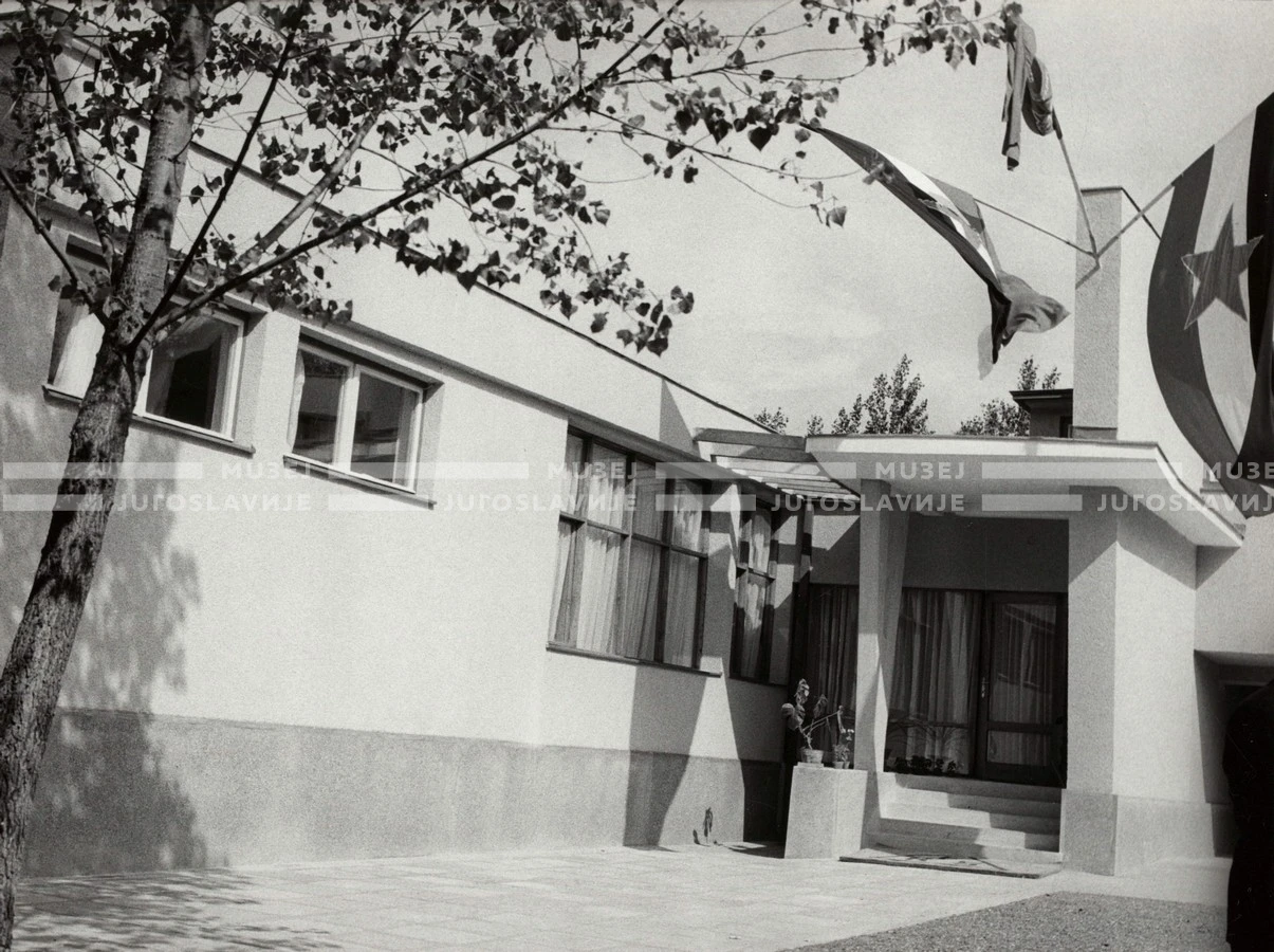 1961_169_128