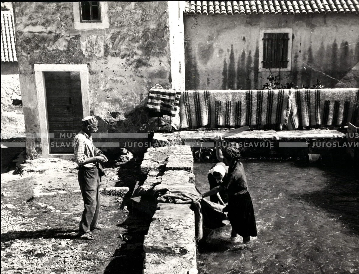 1953_023_051