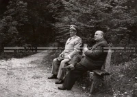 1951_009_077