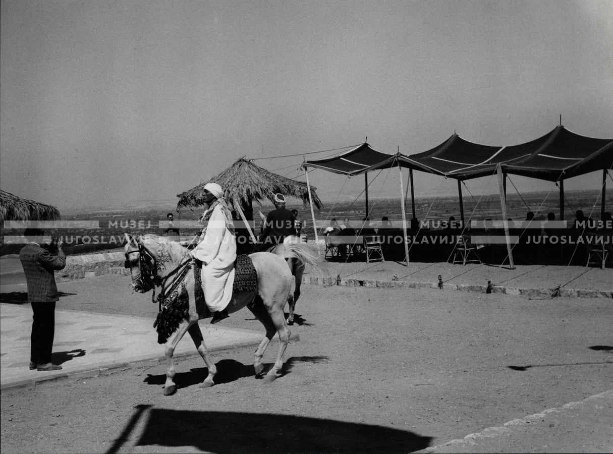 1961_165_042