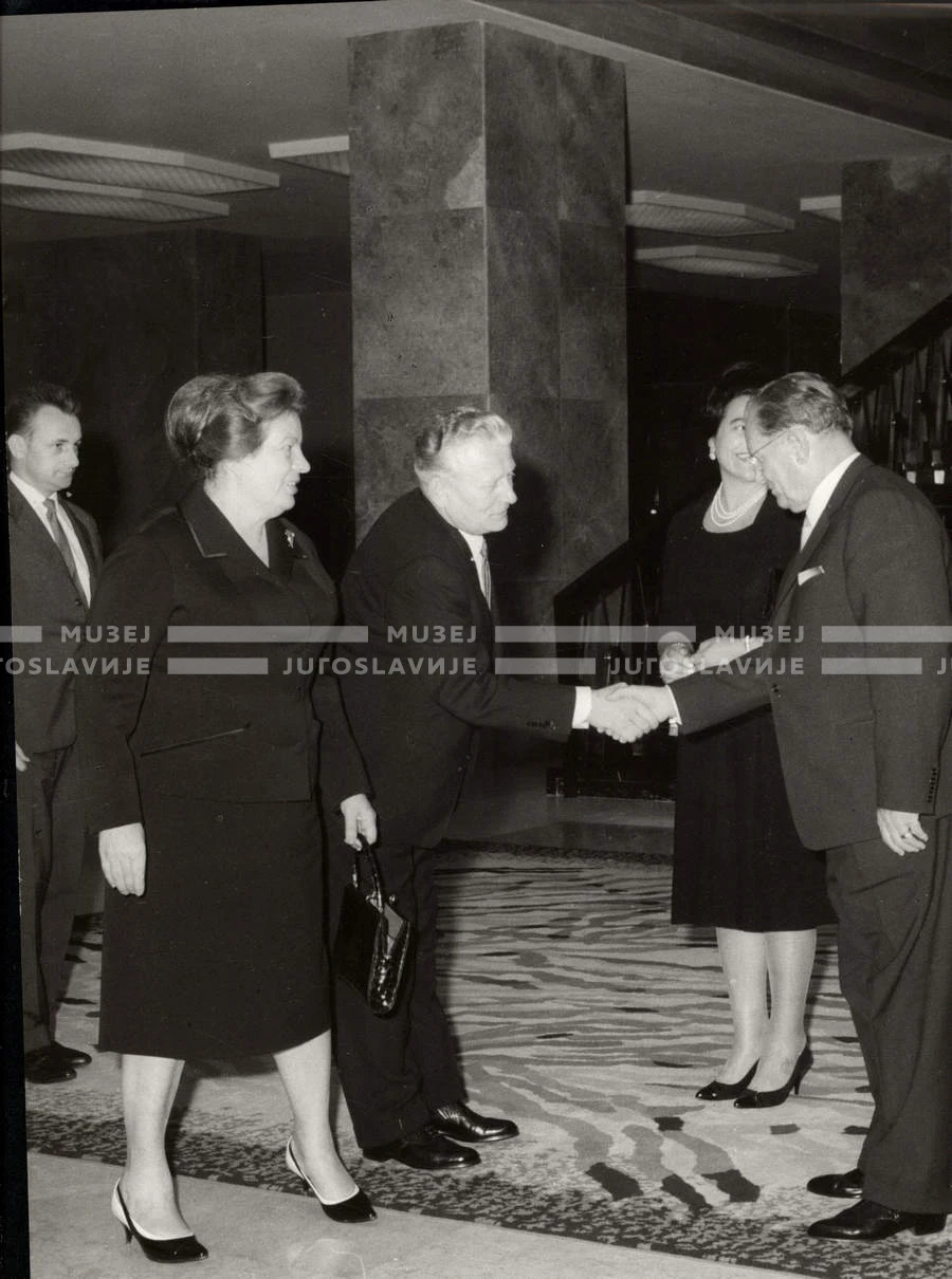 1964_252_124