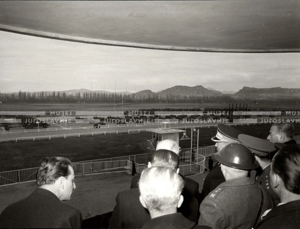 1954_027_047
