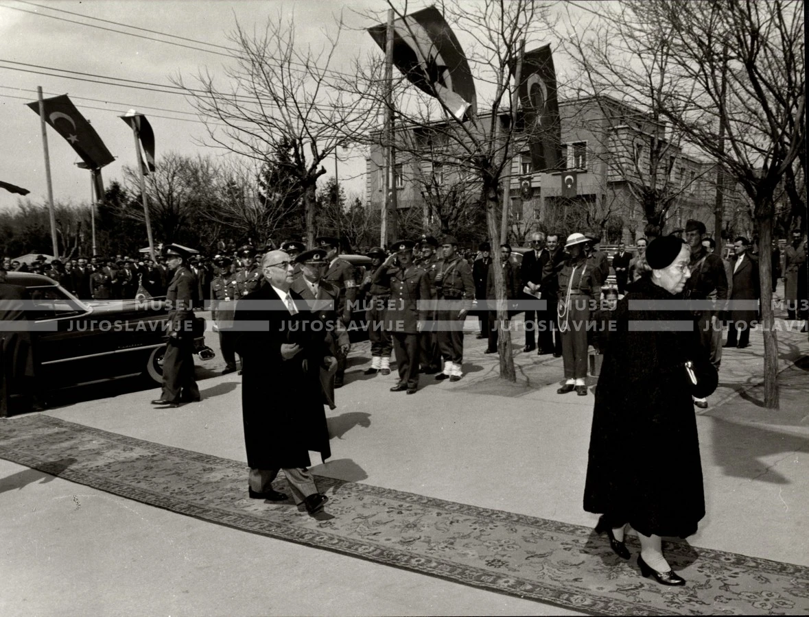 1954_027_073