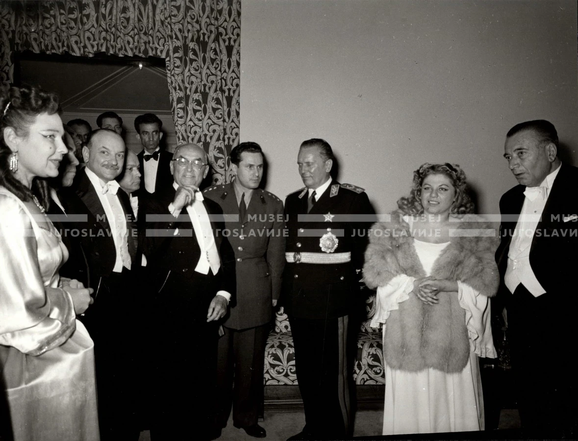 1954_027_086