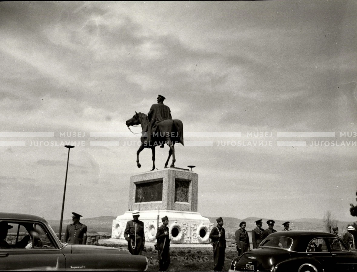 1954_027_071