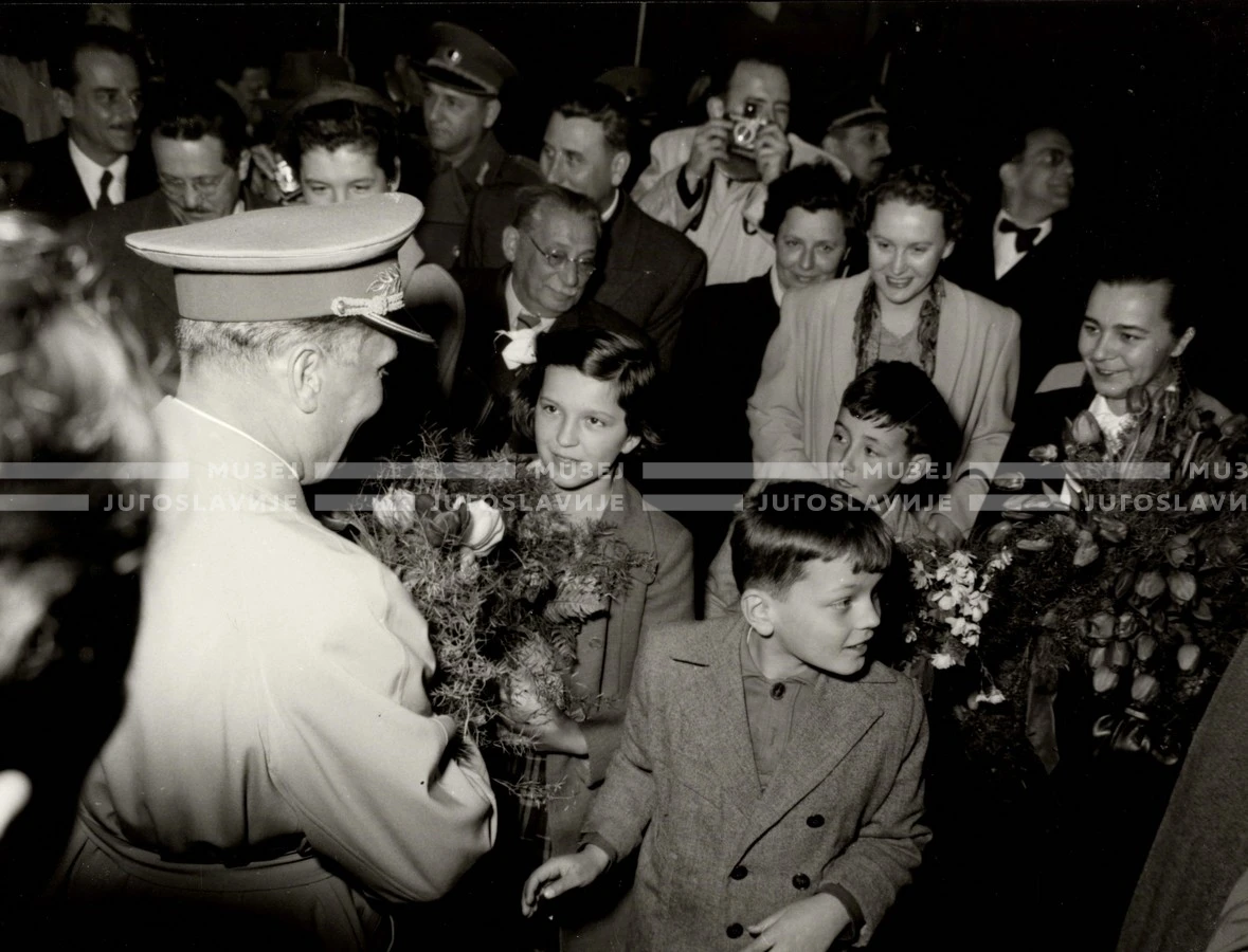 1954_027_191