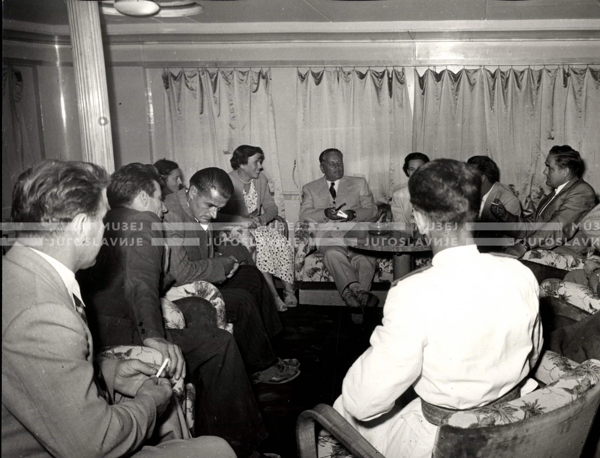 1953_023_040