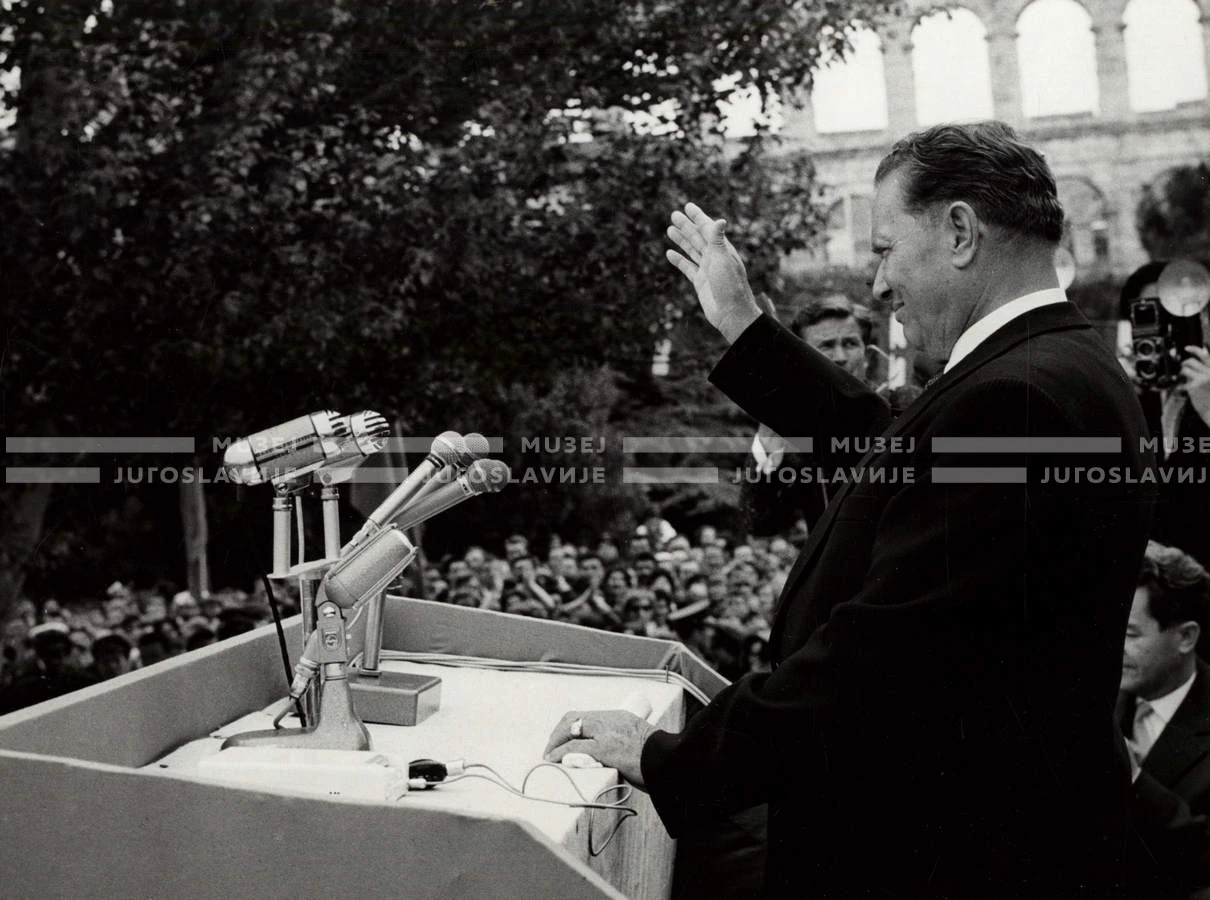 1961_166_095