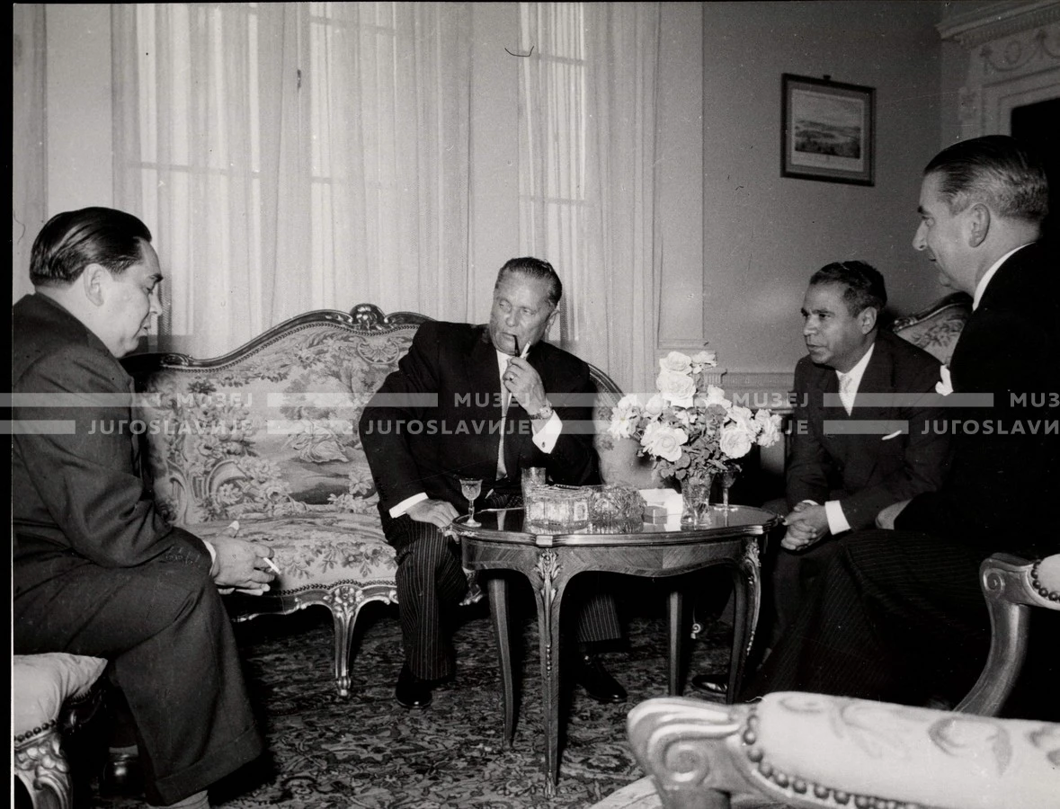 1953_024_004