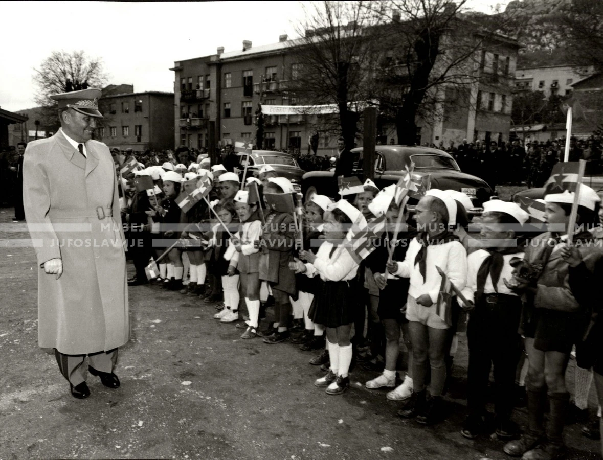 1954_027_178