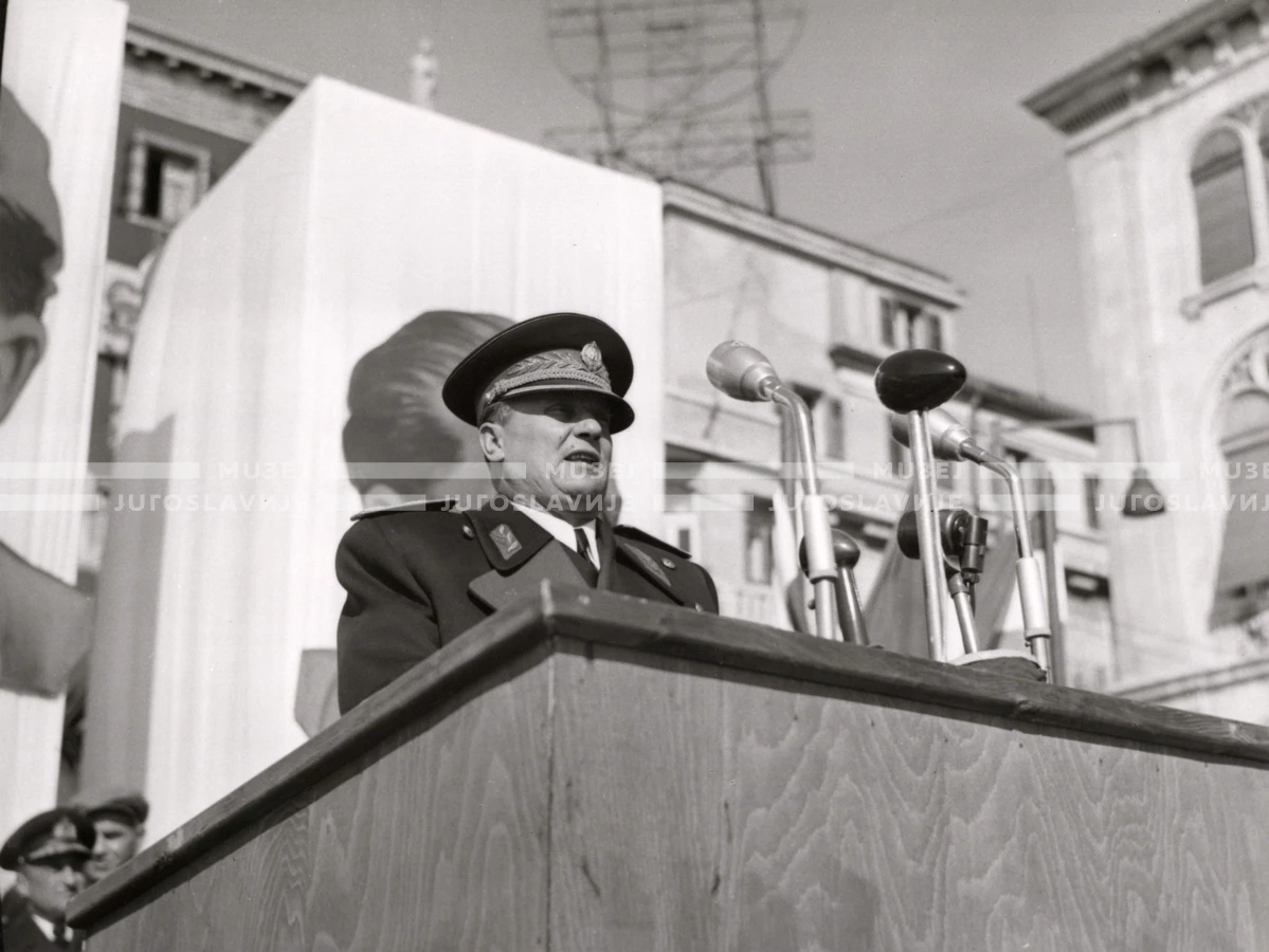 1950_005_052